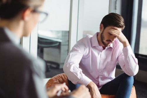 Réaction d’un homme blessé par une femme : attention aux signes !