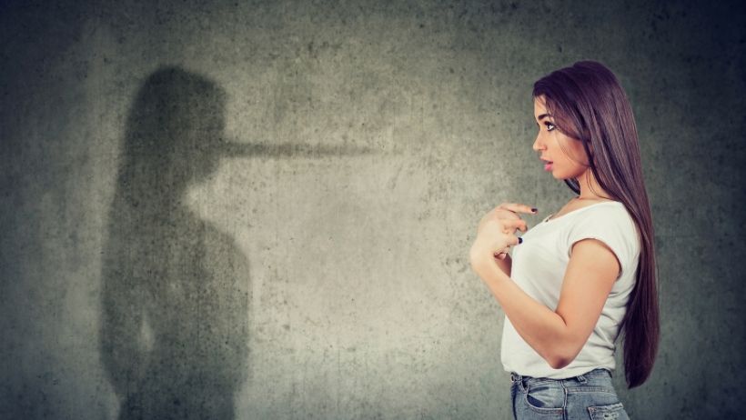 Elle se fait toujours passer pour la victime
